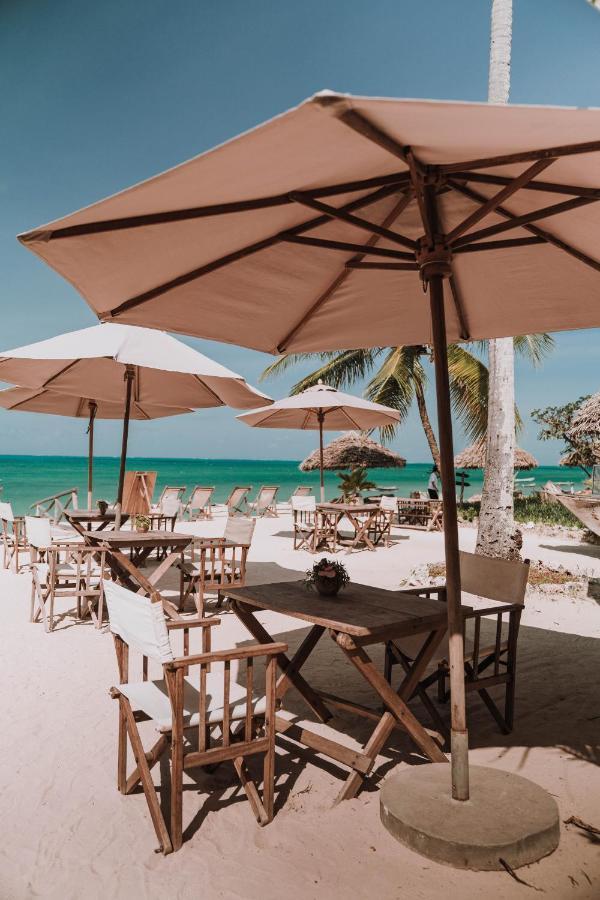 Blue Oyster Hotel จัมเบียนี ภายนอก รูปภาพ